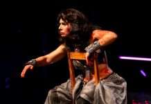 Berlin’de “Dansöz” 3 gün 3 dilde Taies Farzan Dansöz oyunu Berlin