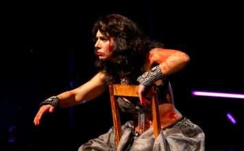 Berlin’de “Dansöz” 3 gün 3 dilde Taies Farzan Dansöz oyunu Berlin