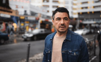 Ercan Karaçaylı “DRECK” ile Münih’te sahnede Ercan Karacaylı, ‘DRECK’ adlı tek kişilik oyun ile Münih'te