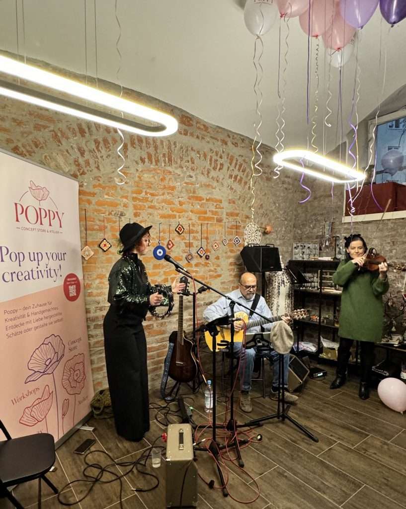 Sinem Garnateo Weber, Enis Akmut ve Nihan Devranoğlu, Poppy Concept Store açılışında