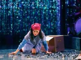 Sesede Terziyan “Unser Deutschlandmärchen” oyununda, fotoğraf: ©Ute Langkafel / MAIFOTO