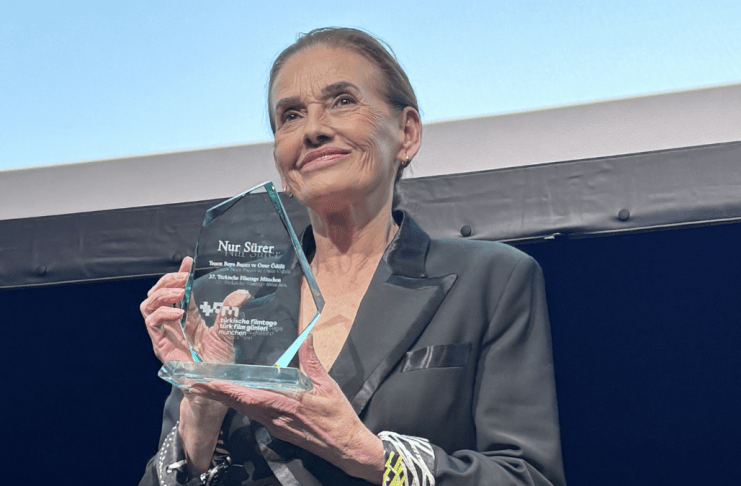 37.Münih Türk Film Günleri’nde NurSürer’e YaşamBoyu Onur Ödülü verildi.