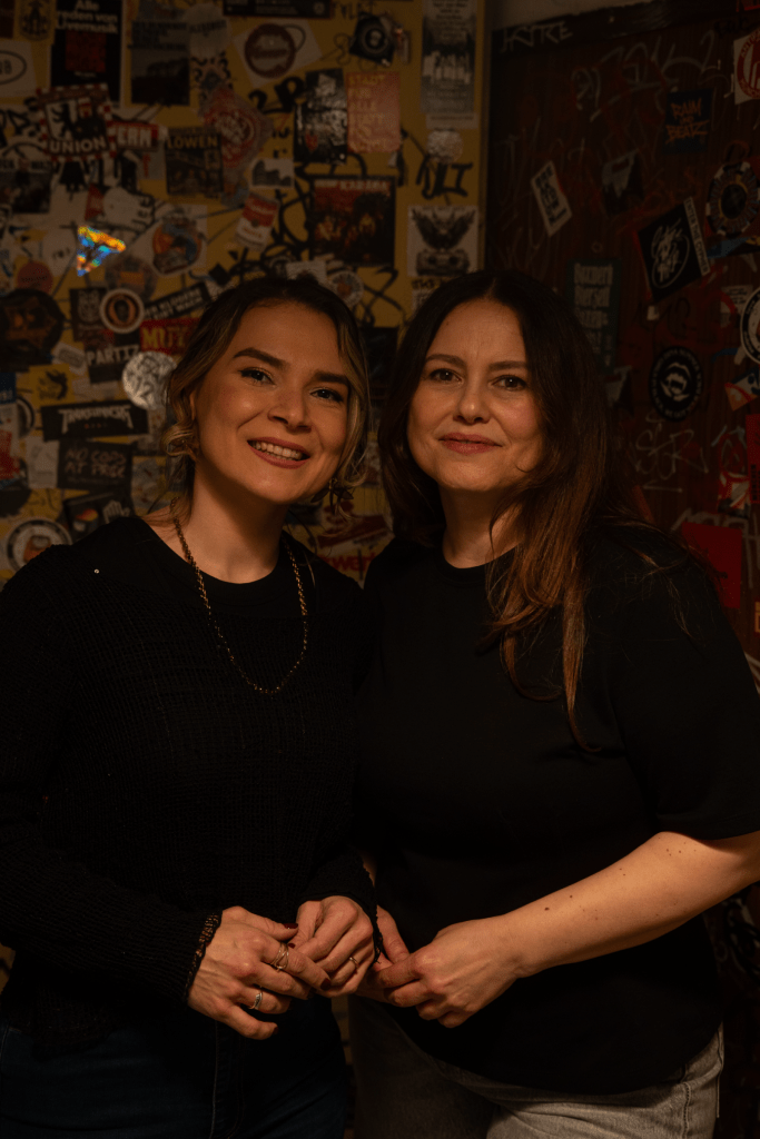 Münih konseri sonrası Şenceylik ve Hamide Türker bir arada. Fotoğraf Berkay Eminol