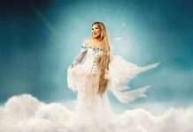 Şenceylik: Şarkılarımda dinleyiciyle sarıldığımızı hissediyorum Şenceylik’in “Meşaleler” şarkısı için Berkay Eminol tarafında çekilen fotoğrafı