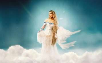 Şenceylik: Şarkılarımda dinleyiciyle sarıldığımızı hissediyorum Şenceylik’in “Meşaleler” şarkısı için Berkay Eminol tarafında çekilen fotoğrafı